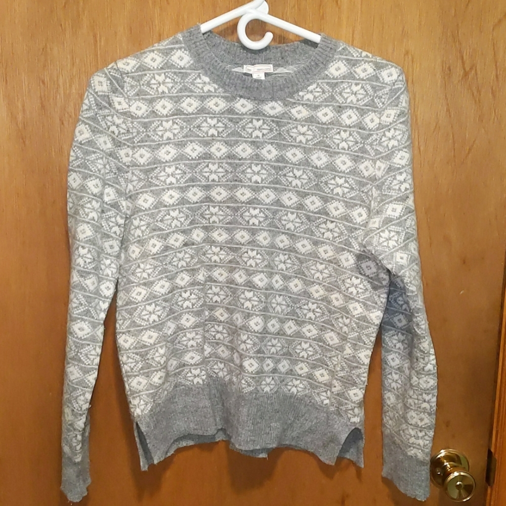 Gap sweater